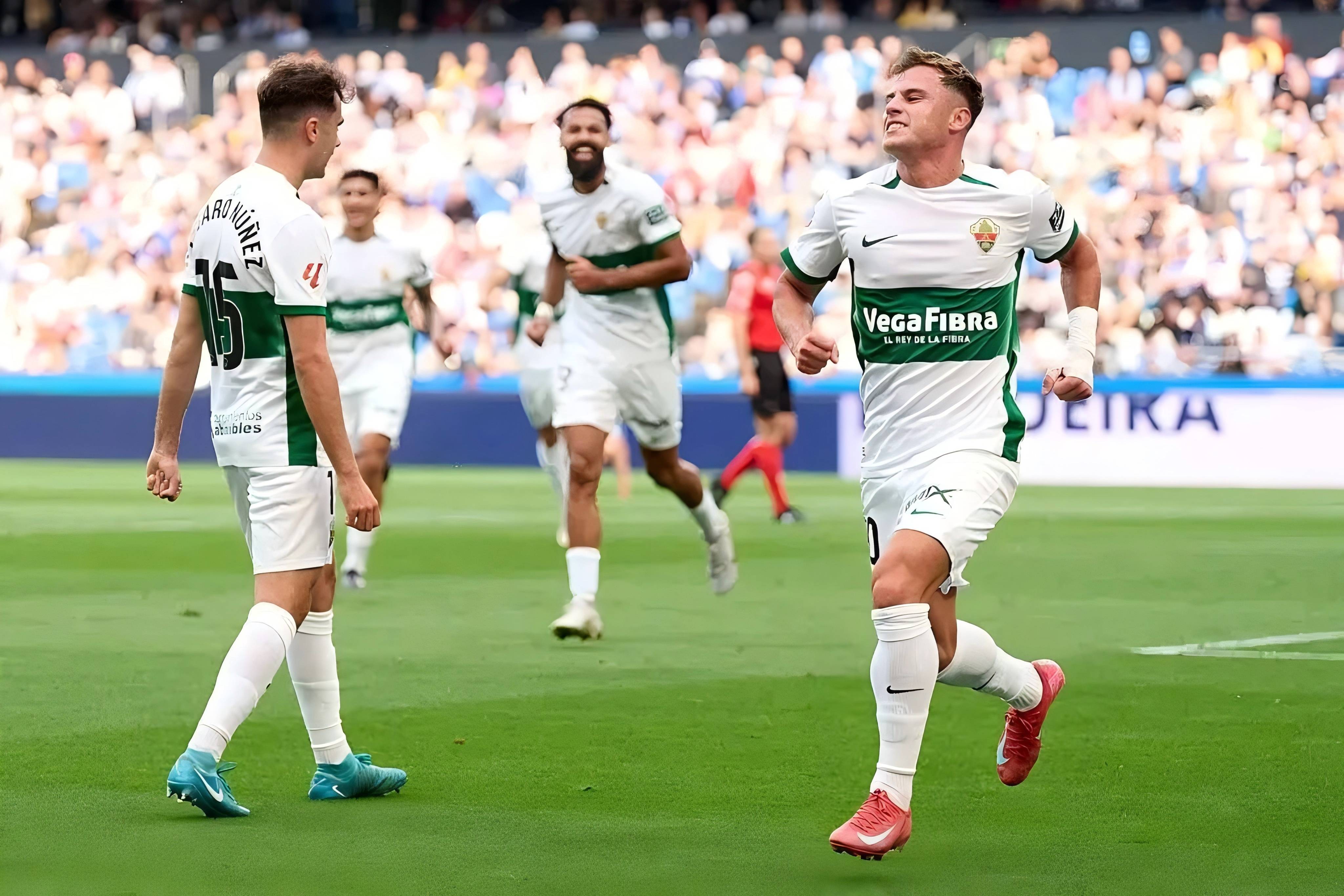 包含西甲升班马意外击败豪强，球迷惊喜不已的词条