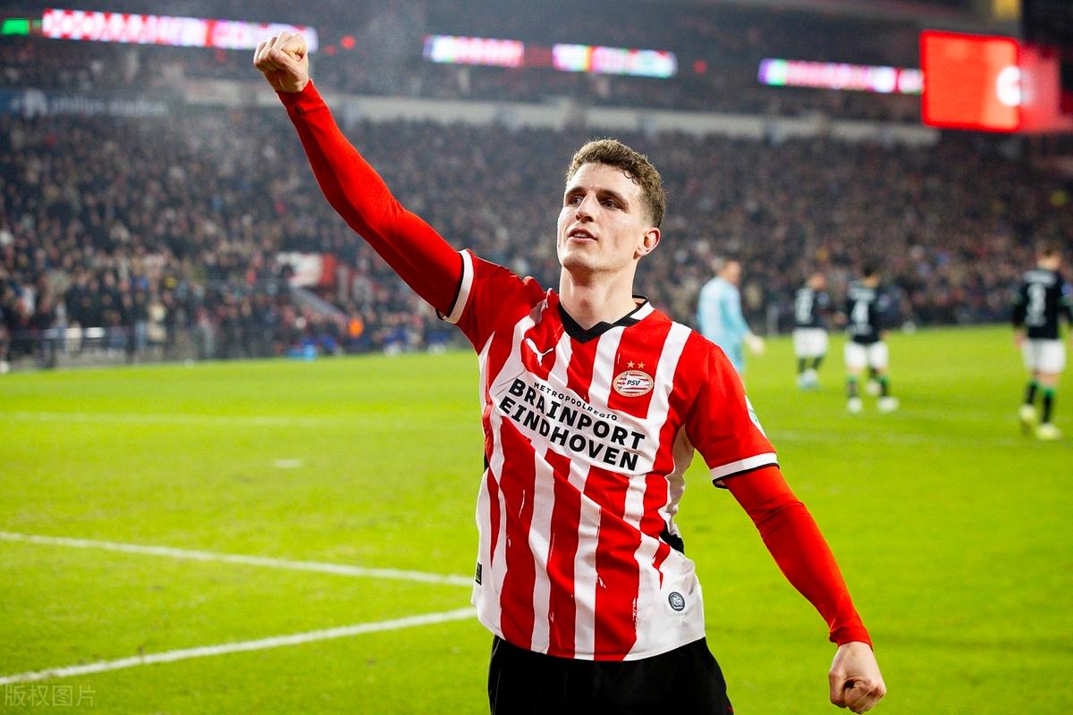 关于荷甲夺冠热门崭露头角，队员表现稳定的信息