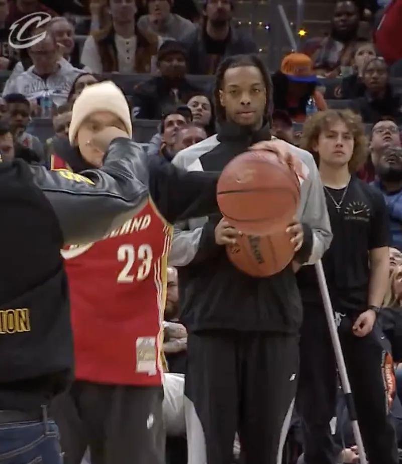 卫冕冠军再战开拓者队，实力对决