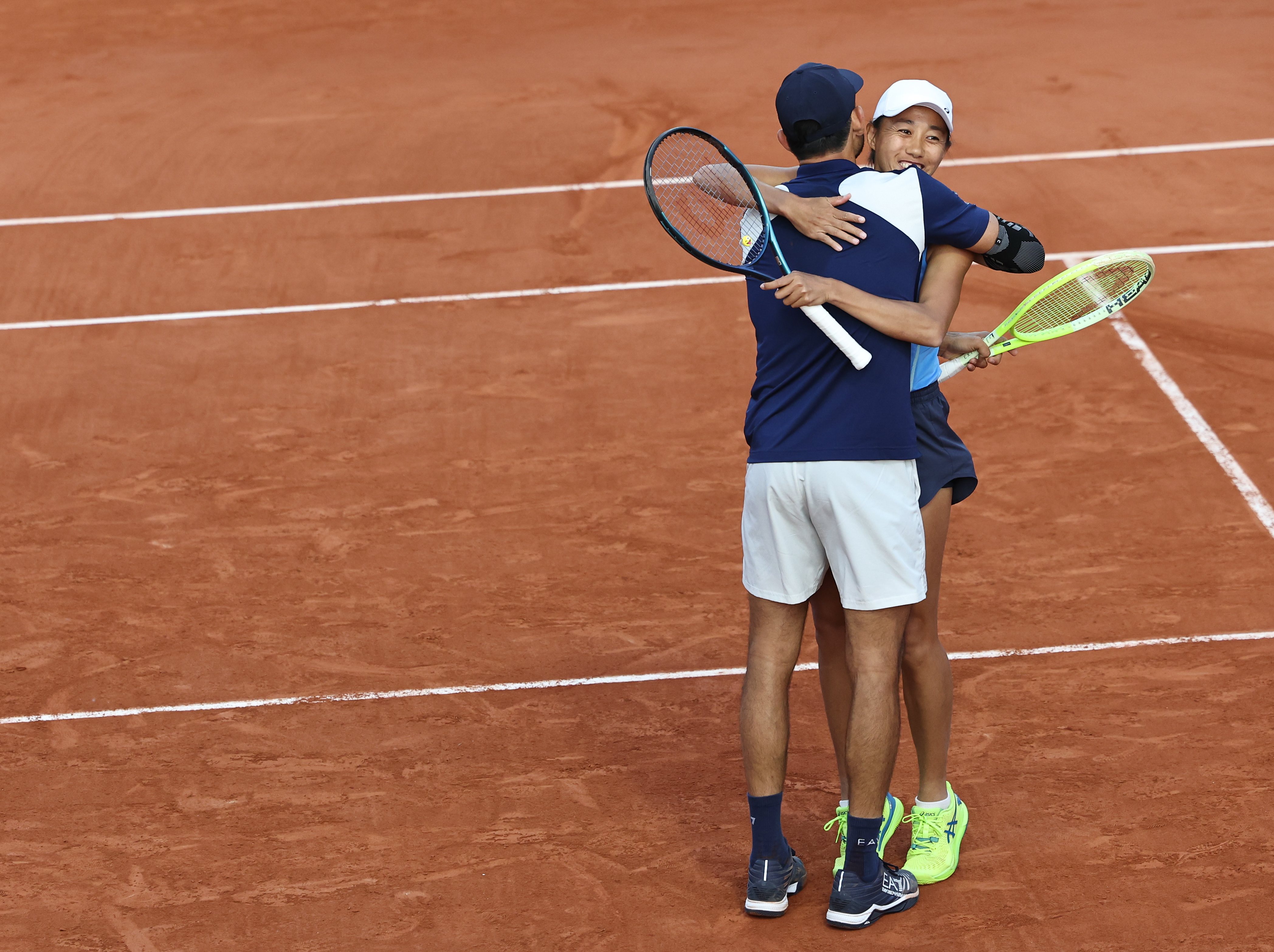 包含美国网球队鏖战法国网球队，瓦林卡绝境逆转的词条