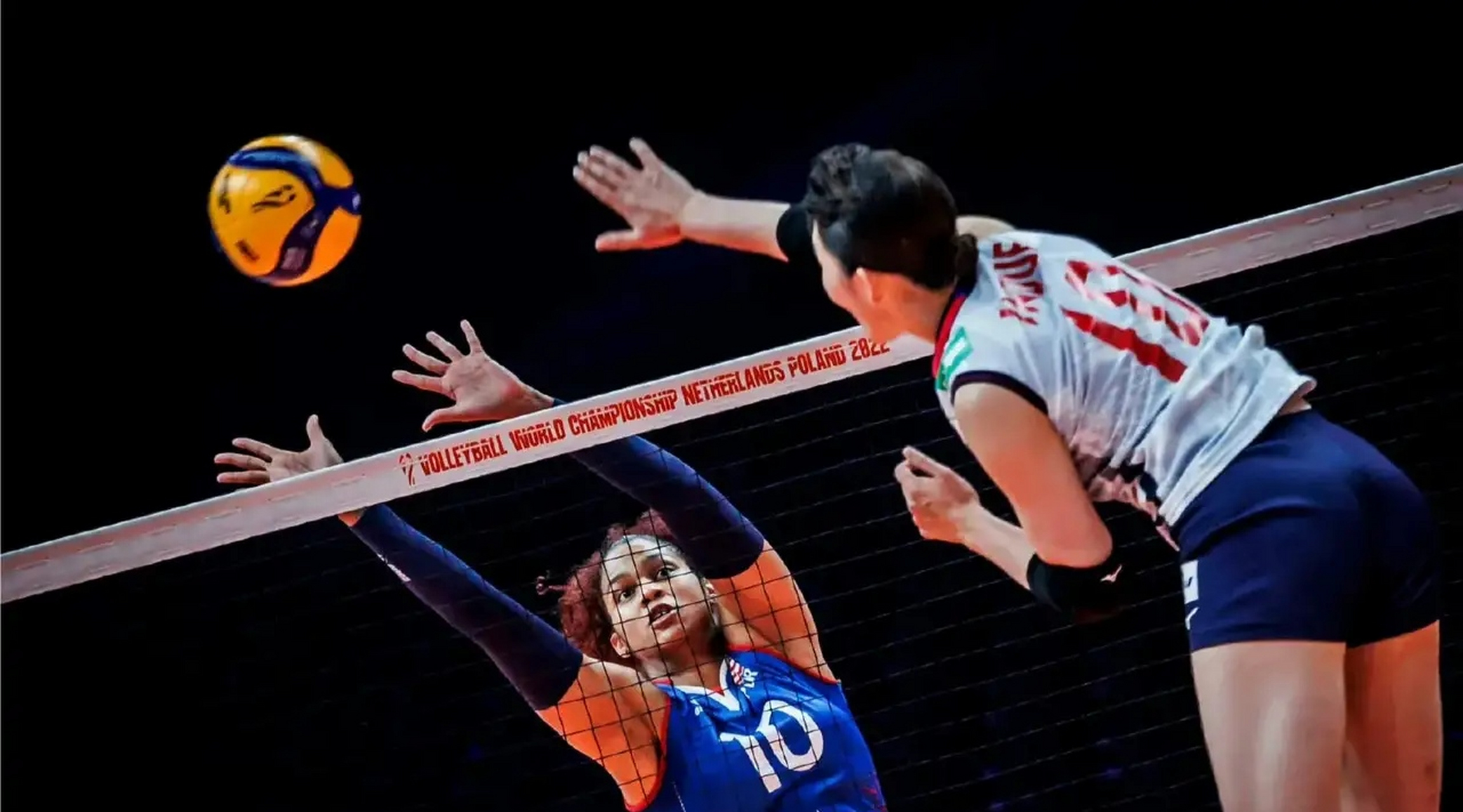 包含塞尔维亚豪取三分，锁定晋级资格的词条