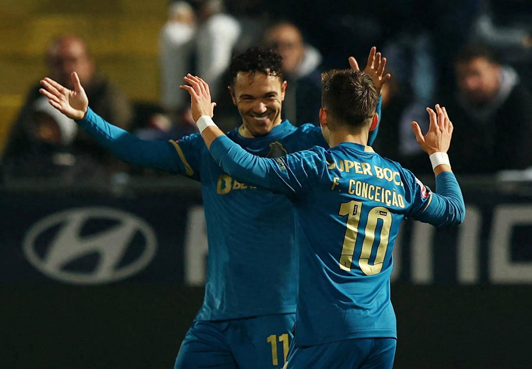 包含佛罗伦萨中场伤停，球队实力下滑的词条