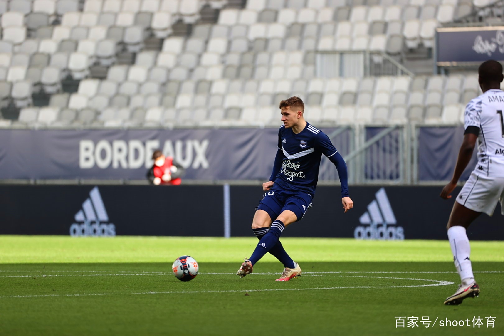 包含波尔多客场战平里昂，努力保级的词条