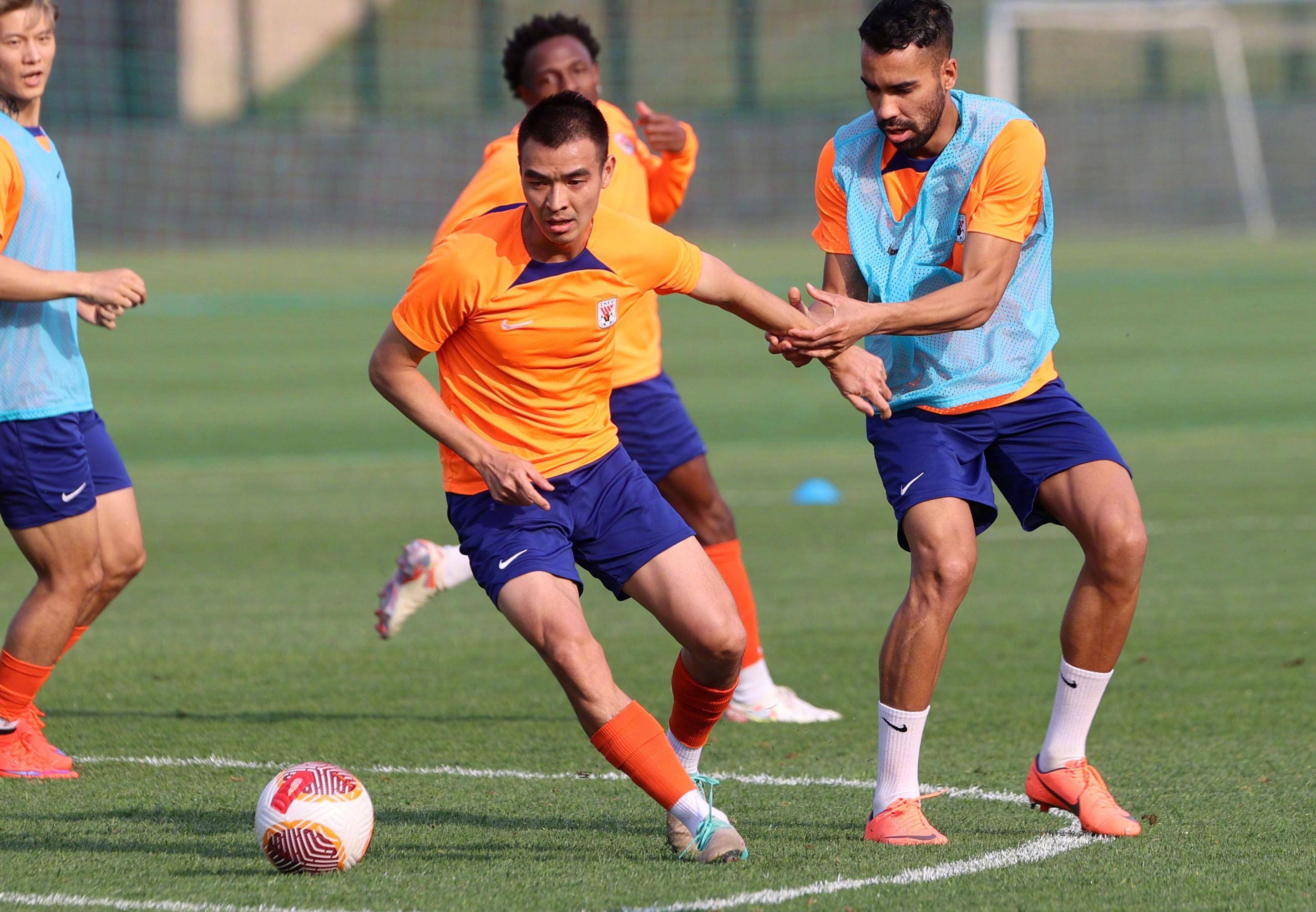 包含上港险胜鲁能,团结拼搏,抢得宝贵三分的词条 包含上港险胜鲁能,团结拼搏,抢得宝贵三分的词条