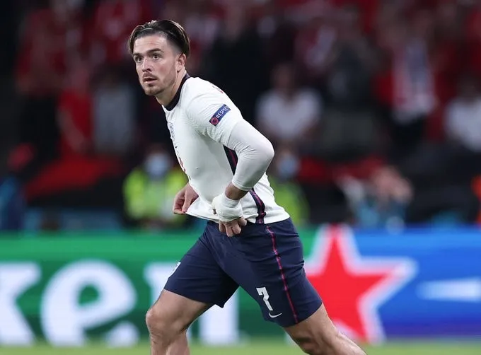 包含巴西鏖战智利，格拉利什绝境逆转的词条