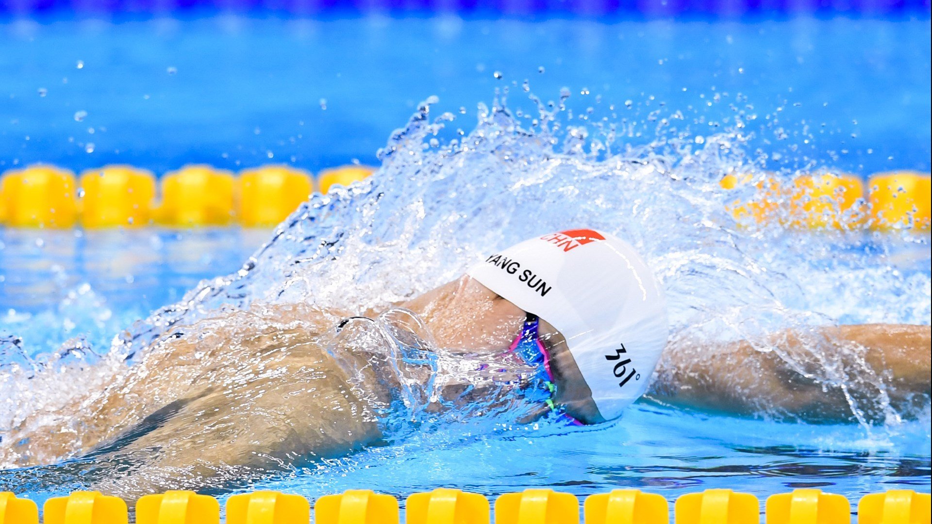 黄蜂完胜雷霆，利拉德连续得分拉开差距