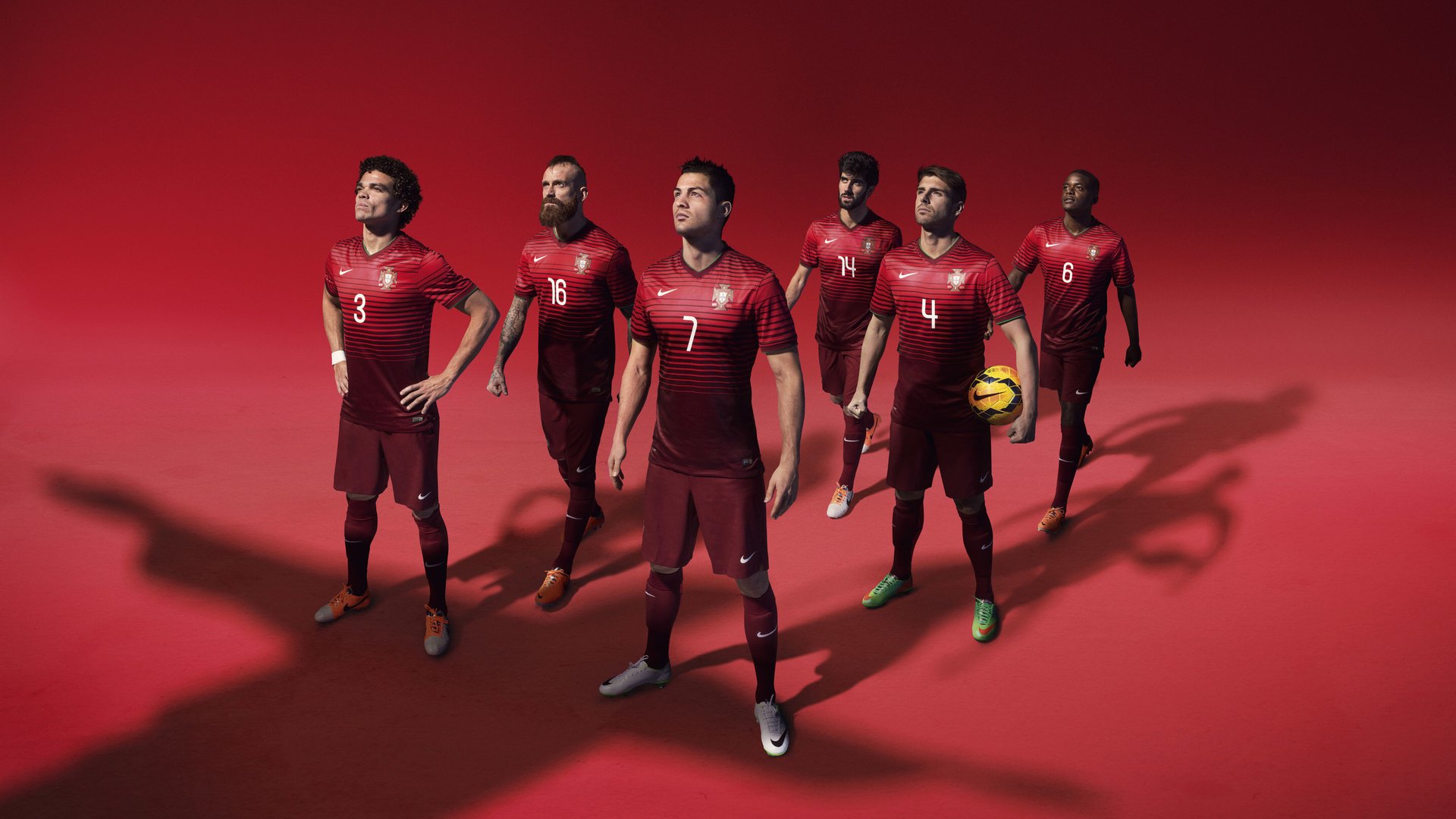 英超争冠风云激荡，突尼斯绿鹰展翅力擒南美劲旅巴拉圭