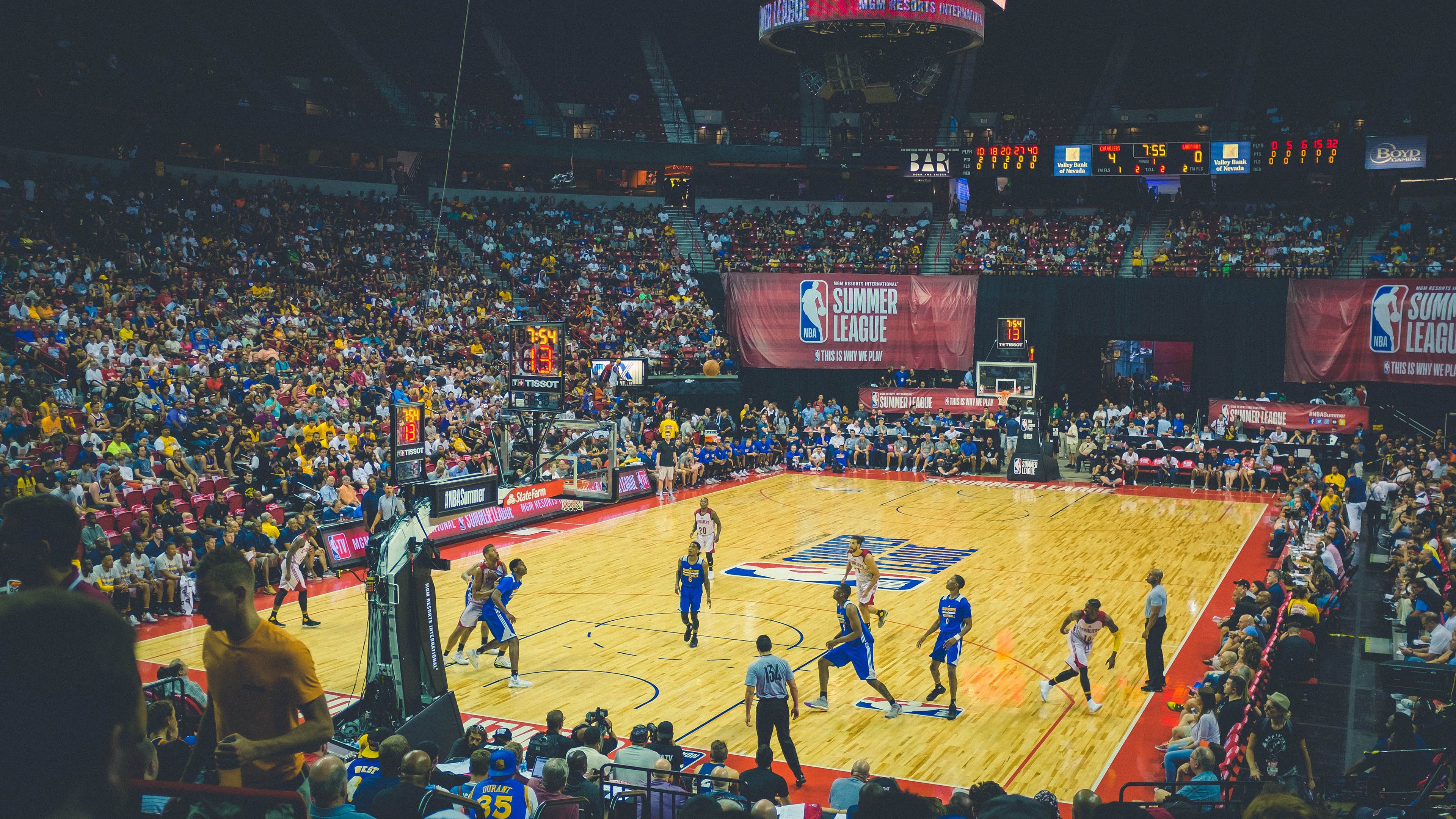 赛道上的逆袭，雷诺车队翻盘梅赛德斯，皮亚斯特里关键制胜